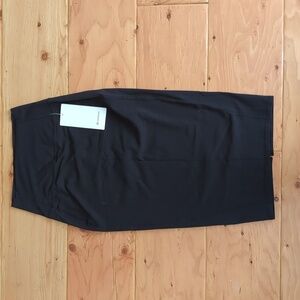 Lululemon Nulu Slim-Fit HR Skirt. Size 6.